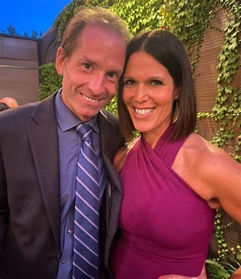 Jacobson was born and raised by her parents in the suburbs of Detroit, Michigan, in a Jewish family. She had one brother by the name of Mark. Dana Jacobson Husband. Jacobson is a happily married woman to her cute husband Sean Grande. The two tied the knot in 2019. It’s not known whether they had any children. Dana Jacobson Children. 
