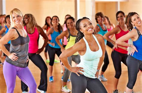 Dance for fitness. When participating in a barn dance, people generally dress in comfortable and casual clothing. Women might wear pants, shorts or skirts and a loose-fitting top while men also wear ... 
