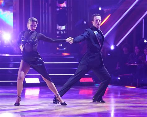 Dancing with the stars jason mraz. Jason Mraz and Daniella Karagach received a perfect score, 40 out of 40, after dancing the Argentine tango to “Don’t Blame Me.” They also won the relay dance and received an additional three ... 