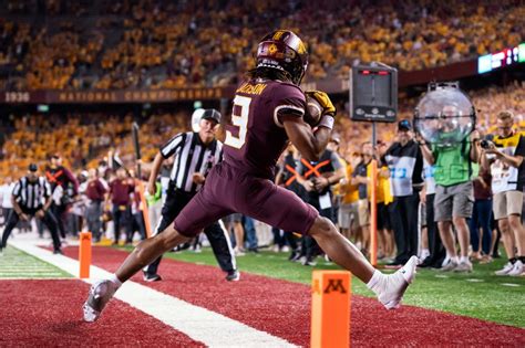 Daniel Jackson’s stunning catch makes impression on Gophers, an NFL hall of famer and back home in Kansas