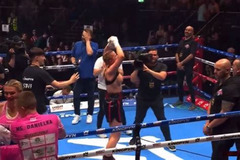 In a thrilling display of skill and determination, Daniella Hemsley left an indelible mark on the esteemed Kingpyn Boxing event held last Saturday in the vibrant city of Dublin. The electrifying atmosphere at the 3Arena reached fever pitch as Hemsley clashed with her formidable opponent, Ms. Danielka, in a hard-fought showdown that had the crowd