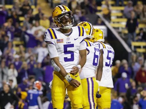 Daniels’ record-breaking day leads No. 18 LSU to 52-35 win over Florida