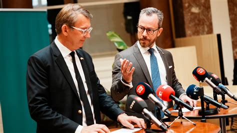 Danish defense minister swaps places with economy minister days after donation of F-16s to Ukraine