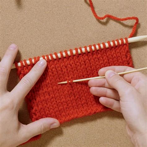 
Dann wird einfach glatt rechts weitergestrickt