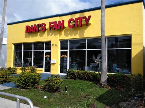 Dans fans. This Dan’s Fan City store location in Fort Myers, FL offers a huge ceiling fan inventory that us could be exactly what you are looking for. This ceiling fan store in Fort Myers, FL is located at 11601 Cleveland Ave. just down the road from Brooks Community Park. 