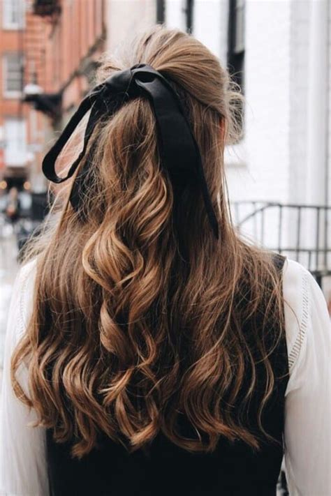 Dark academia hairstyles. Dec 14, 2020 - Dark academia is huge right now (thanks TikTok!) but I've always loved the scholarly look. Not only do I secretly want to live in Harry Potter's London, but I find that there's something so classic 