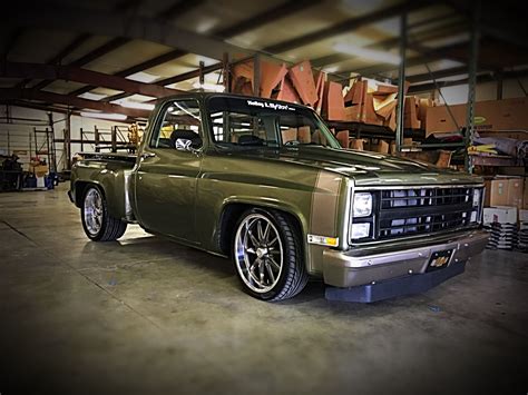 Dark green square body chevy. Mechanically, the 1973 C/K square body didn't stray too far from Chevrolet's established playbook. Most trucks featured an inline six-cylinder engine (displacing either 250 cubic inches or 292 cubic inches), with a choice of three V8s ranging from a pair of small blocks (307 cubic inches and 350 cubic inches) up to a 454 cubic inch big block ... 