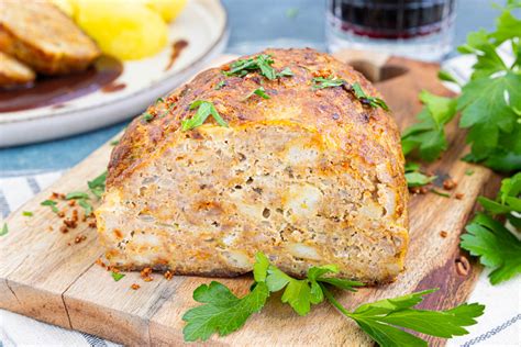 
Das Ei bindet das Hackfleisch schön