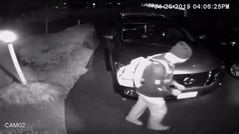 Dashcam footage captures thief stealing SUV in Oakville