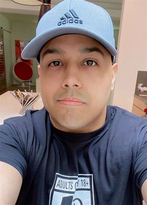 Height: 5’5 ″ Weight: Unknown: Who ... (1985-06-11) [age 34]), better known online as DashieXP, or Dashie, is a Dominican-American YouTuber and musician who makes gaming videos and vlogs. How old is dashie in real life? This can be seen when Dashie is driving cars in the game or when exiting or entering a viechle.. 