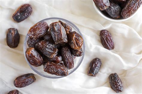 Date food. Best if Used By/Before Date . Out of all of the date terminology, the USDA Food Safety Inspection Service prefers this wording as they think it is the easiest for consumers to understand. With an emphasis on the best qualifier in this term, it means the product should retain maximum freshness, flavor, and texture if … 