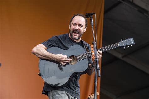 Dave Matthews Band Performs on