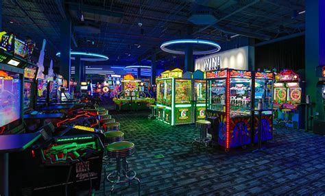 Friday 11:00AM - 2:00AM. Saturday 11:00AM - 1:00AM. Sunday 11:00AM - 12:00AM. We have a massive arcade, virtual reality, and watch sports at Dave & Buster's in Fort Meyers. Enjoy game day with massive screens and stadium sound to amplify watching the Miami Dolphins with friends and fans. And we're located right off of S Cleveland Avenue in ...