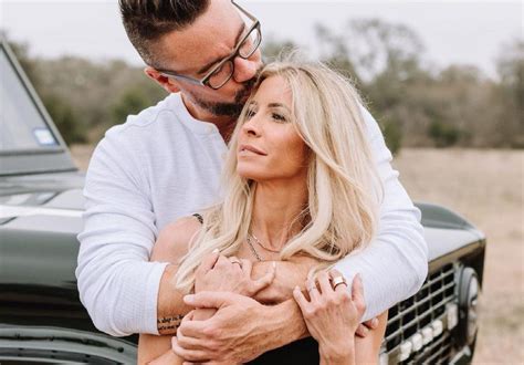 Feb 14, 2023 · Following his divorce, Dave began a relationship with fitness influencer Heidi Powell, with whom he partnered to launch their Get Fit community. Dave Hollis is survived by Powell and his four ... . 