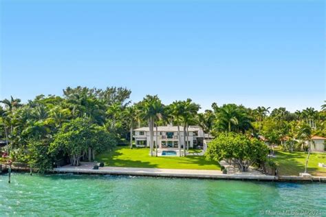Barstool Sports founder David Portnoy recently bought a $14 million oceanfront manse in Miami. “You know that people are serious about Miami when they move their families here,” says Jackie .... 