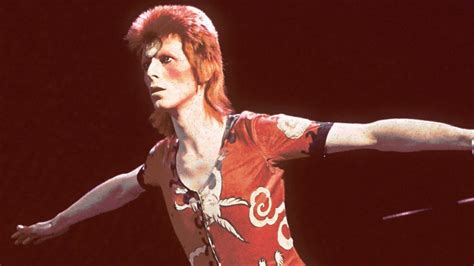 David Bowie: ‘Rock ‘N’ Roll Suicide – Analysis. – Mollie Writes