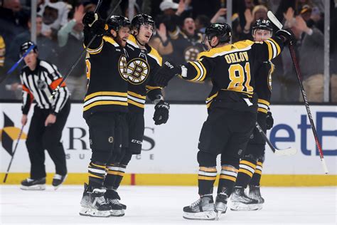 David Pastrnak lifts Bruins past Maple Leafs, 2-1 in OT