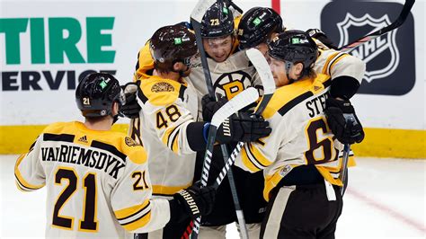 David Pastrnak scores 2, including 2nd penalty-shot goal of season, Bruins beat Red Wings 4-1