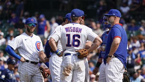 David Ross has a short stay in Cubs' series finale vs Padres