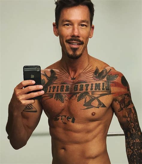 They take up most of his skin, including his face. Some are more colourful than others, and they are all real. ... David Bromstad's tattoos represent certain points in his life. Therefore, they all have deep meanings to him. How tall is David Bromstad? The reality television star is 6 ft 1 in or 185 cm tall. He weighs about 154 lb or 70 kg and ...