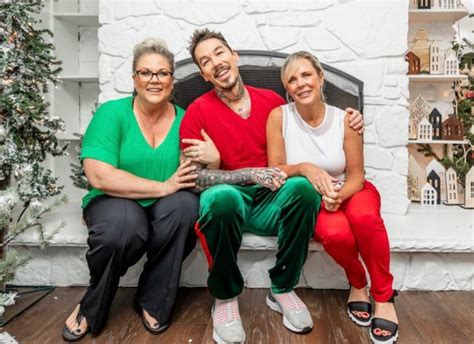 David bromstad sisters. My Lottery Dream Home Holiday Extravaganza. David Bromstad and his sisters transform his new house into a Scandinavian holiday wonderland! They share childhood memories and decorating tips as they fill the home with a forest of trees, twinkling garland and David's newest obsession -- gnomes! 
