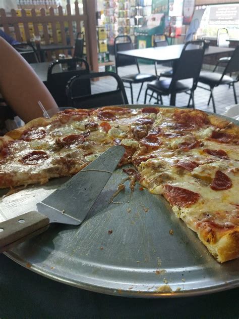 Some highlights from the list of best pizza places in Vero Beach include: Pizza Mia on 21st St., Pizzoodles Restaurant on Royal Palm Pt., and CAPS Pizza and Pub on 27th Ave SW. ... Davila's Pizza East. 5240 US Highway 1 Vero Beach, FL 32967 (772) 257-5168. Superb Pizza! Great burgers! Excellent wings! Fresh and plentiful salads! …. 