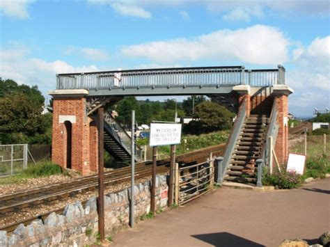 Dawlish Warren (Station) to Totnes - 4 ways to travel via