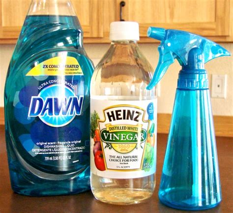 Dawn and vinegar cleaner ratio. Mix Dawn dish soap and any vinegar of your choice for a grease-fighting homemade cleaner. How it works: I recently purchased my first home and found that my "new" kitchen floor hadn't been cleaned by the previous owners for what looked like 15 years. Grime, dirt, grease and everything else you can imagine was caked on the white … 