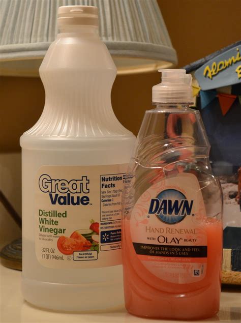 Dawn vinegar cleaner. Add dishwashing liquid: Pour 1 teaspoon of dishwashing liquid into the spray bottle. Let sit: Spritz solution onto shower door and let sit for 15 minutes. Wipe clean: After 15 minutes, use a ... 