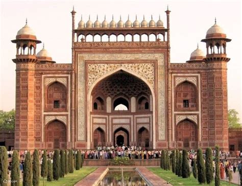 Day Tour to Taj Mahal and Agra by Express Train from Delhi