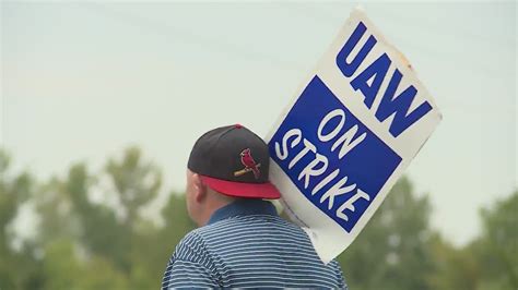 Day Two of UAW strike: Wentzville picketers explain their motives