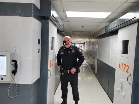 Dcdc jail. April 29, 2023 at 10:00 a.m. EDT. D.C. jail in 2020. (Michael S. Williamson/The Washington Post) 3 min. People incarcerated in D.C. and their advocates filed a federal lawsuit against the District ... 