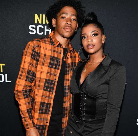 Noam Galai/Getty Images. De’arra Taylor and Ken Walker form one of those couples that everybody wants to emulate. They look so authentic, and so incredibly cute. De’arra and Ken do us the favor of sharing their lives via their two YouTube channels, De’arra & Ken 4 Life (5.88 million subscribers) and Vlogs By DK4L (2.64 million subscribers).. 