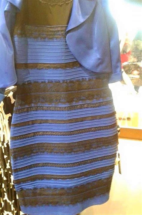 Değişik renkte görünen elbise