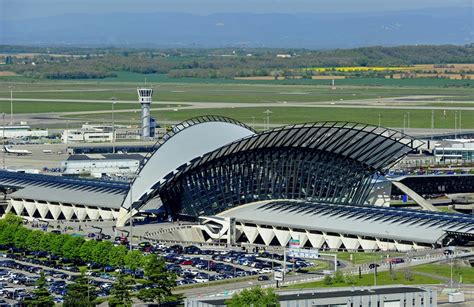 De Gare de Lyon-Saint-Exupéry TGV à Aéroport de Paris Orly (ORY)