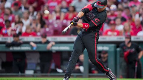 De La Cruz goes for cycle and Votto hits 2 clutch homers as streaking Reds stop Braves 11-10
