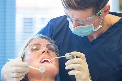 De quelques soins a prendre après l'extraction des dents. - Study guide for the texes 235.