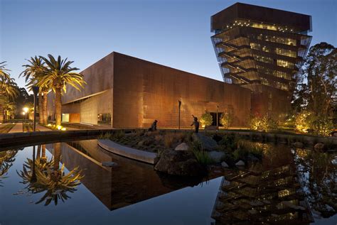 From the stunning copper façade right through the collection, San Francisco's de Young Museum is a journey into the world of contemporary art and design. The ....