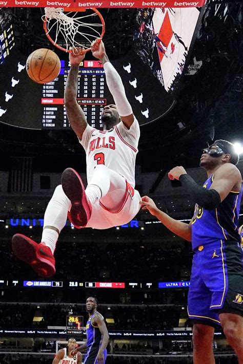 DeMar DeRozan stars as the Chicago Bulls knock off the Los Angeles Lakers 124-108
