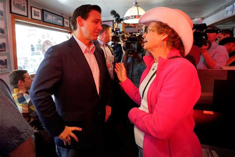 DeSantis meets New Hampshire lawmakers, greets voters ahead of expected 2024 announcement