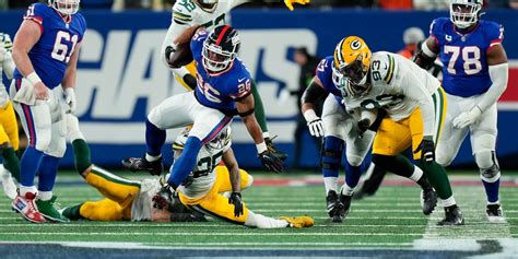 DeVito leads clutch drive to Bullock’s winning kick as New York Giants top Green Bay Packers 24-22