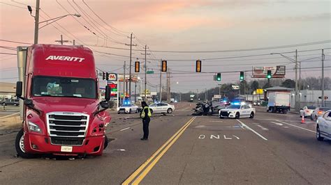 Deadly crash on Lamar Avenue between American Way and …