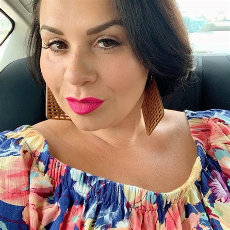 Deanna dellacioppa colón instagram. Deanna Colon was a contestant on Season 10 of MasterChef. She ranked in 19th place with Kenny. TBA After her appearance, Deanna has returned to her previous career as a singer and vocal coach. She promotes body positivity on her social media and co-hosts a podcast called 2 Plus Sized Divas. In 2013, Deanna was a contestant on Season 8 of NBC’s "America’s Got Talent", reaching the quarter ... 