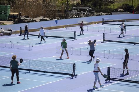 Dear Abby:  Attraction simmers on pickleball court