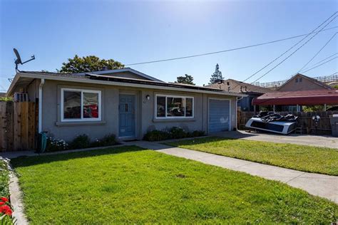 Debbie Carreira Living on S 2nd Ave in Oakdale, CA