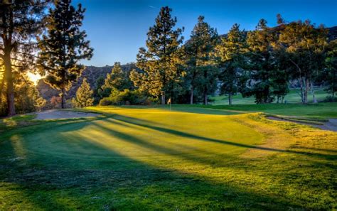 Debell golf club. The 18-hole De Bell course at the DeBell Golf Club facility in Burbank, features 5,633 yards of golf from the longest tees for a par of 71. The course rating is 68.8 and it has a slope rating of 114 on Kikuyu grass. Designed by William F. Bell, ASGCA/William H. Johnson, ASGCA/(R) Richard Bigler, the De Bell golf course opened in 1958. … 