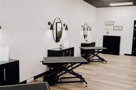  Deb's Diamond Pet Parlor is an upscale salon for dogs. Walking through our doors you'll see our beautifully renovated grooming area, perfect for your new career! Our new West Omaha grooming parlor is a beautiful place to work. We work hard, have fun, treat each other like family, and all work together as a cohesive team. . 