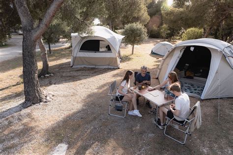 Decathlon location camping.  Rent your camping equipment at Decathlon.  Dé...