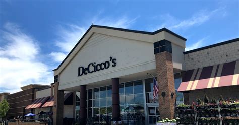  DeCicco & Sons is a small chain of gourmet grocery stores that opened in The Bronx, New York in 1973. It was founded by Italian immigrant brothers John, Joseph and Frank DeCicco, who came to America in 1958. . 