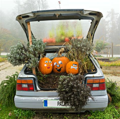 Decorating A Car For Halloween - ArtPoint